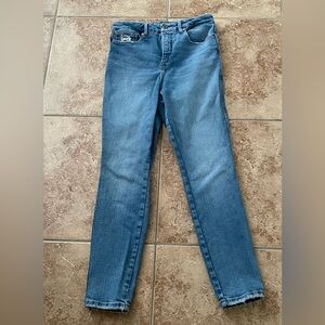 Good American Jeans Women 8/29 Blue Straight Leg Lightly Distressed Light Wash